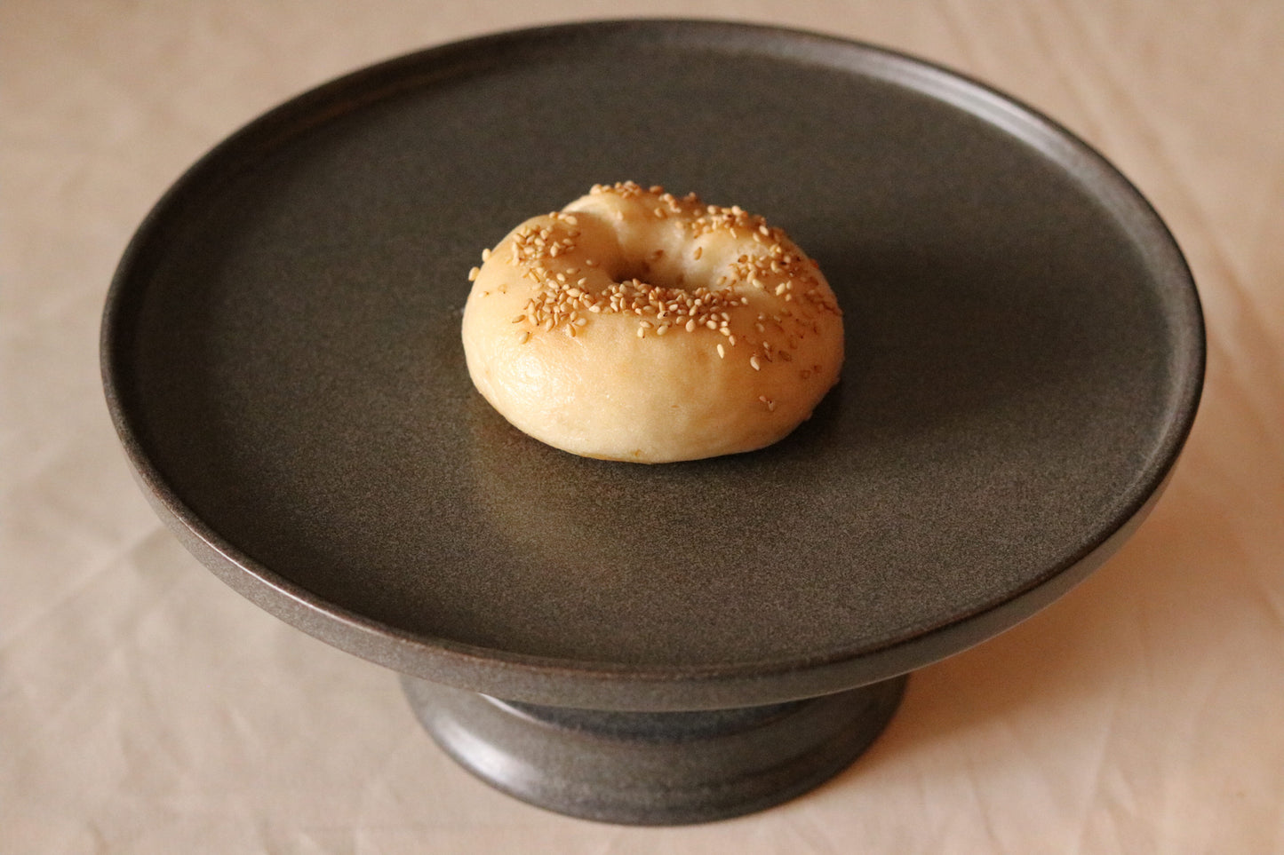 Gluten-free rice flour bagel (sesame)