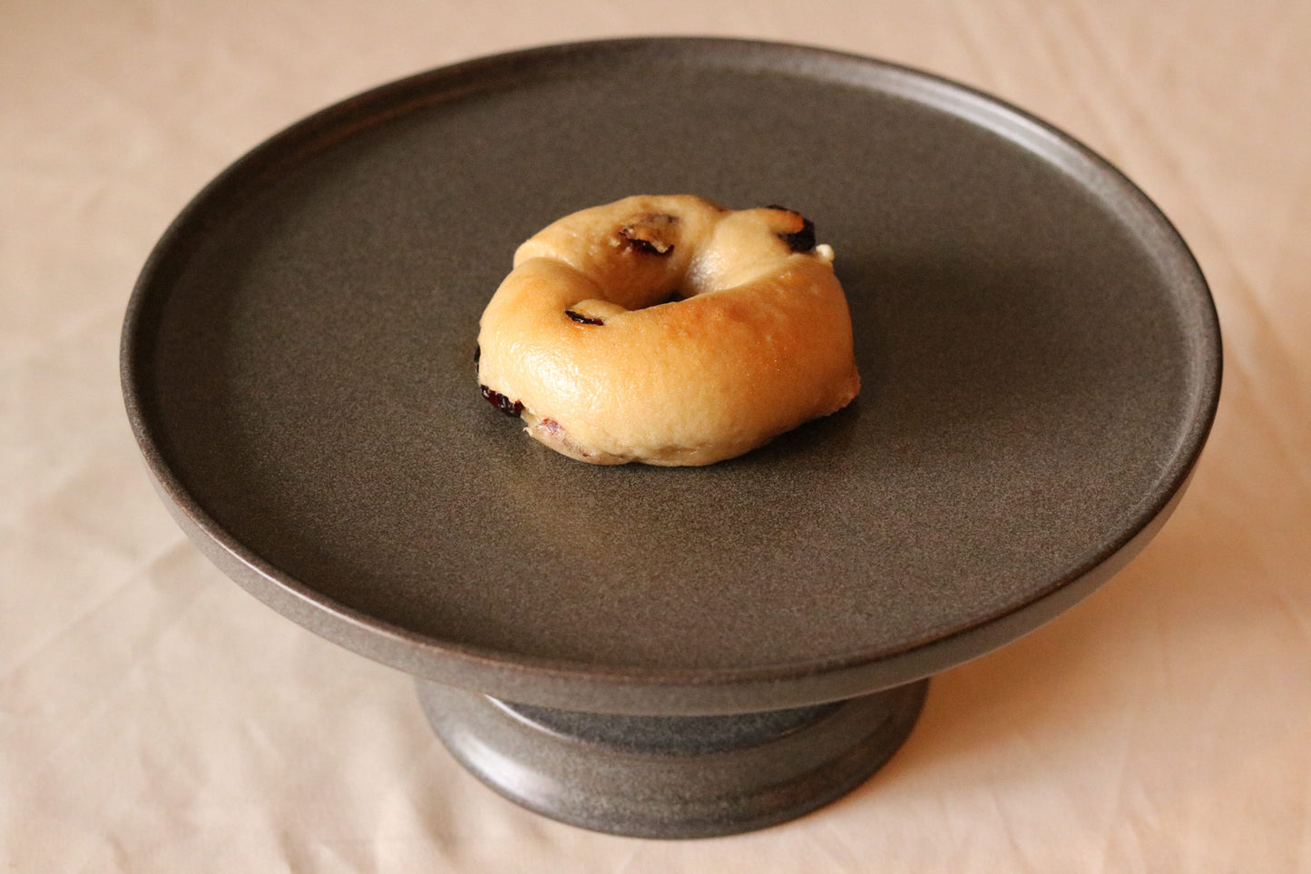Gluten-free rice flour bagel (cranberry and cream cheese)